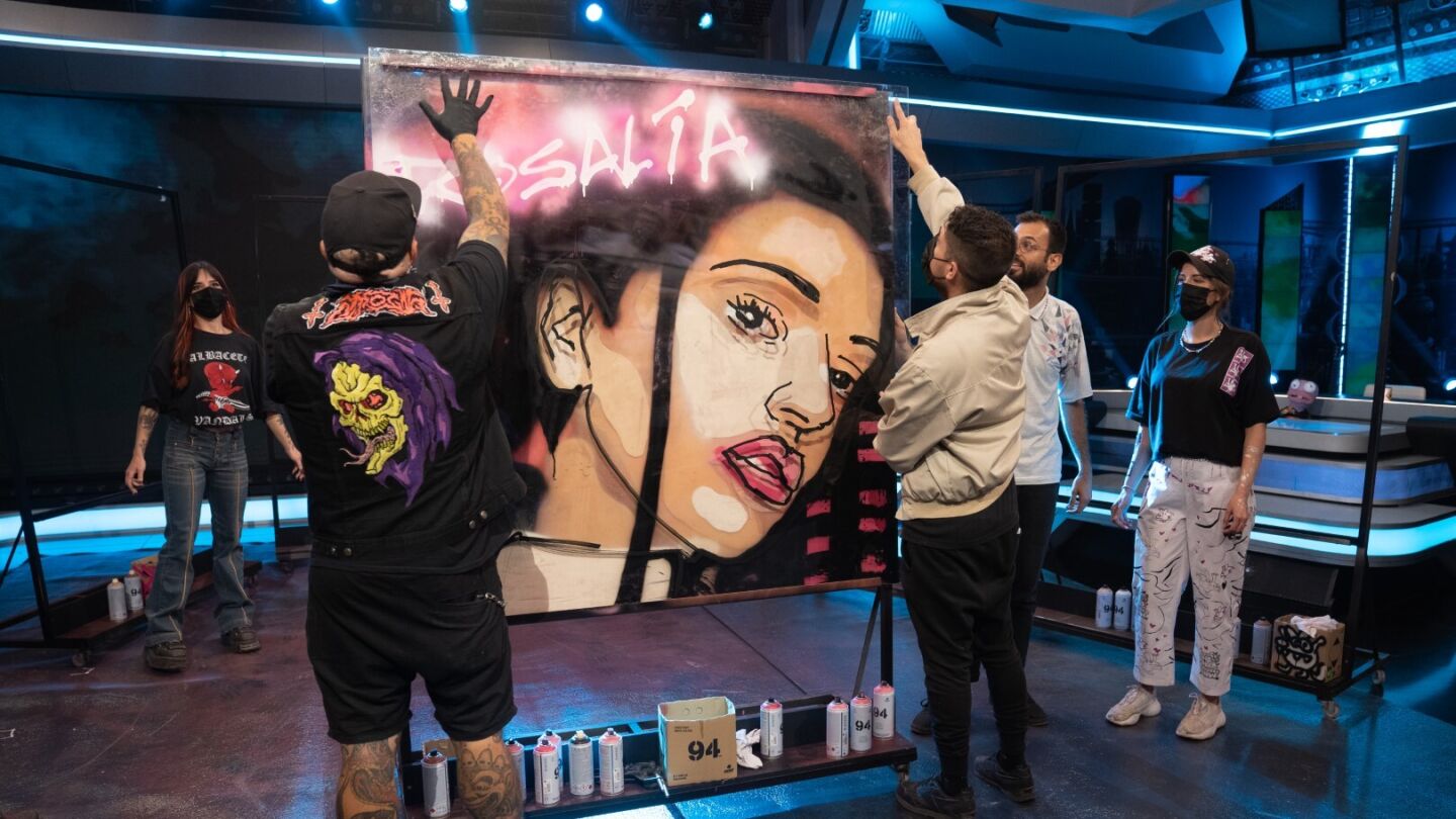 Grafiti de Rosalía en 'El Hormiguero'