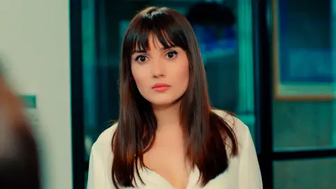 Alihan le da las nuevas noticias a Zeynep sobre su soltería: “Ender ha aceptado divorciarse” Alihan le da las nuevas noticias a Zeynep sobre su soltería: “Ender ha aceptado divorciarse”