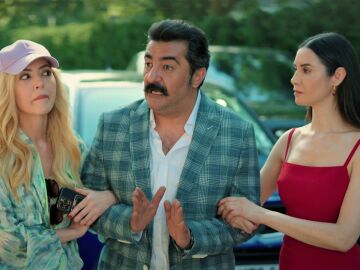 Nebahat, Akif y Suzan en Hermanos
