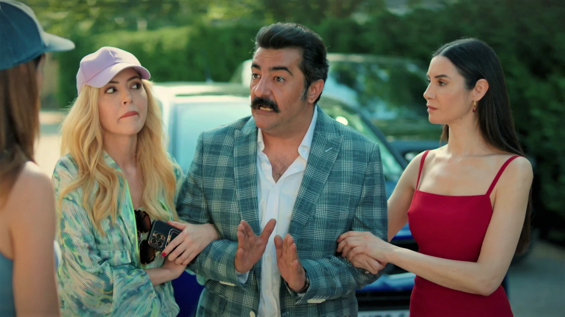 Nebahat, Akif y Suzan en Hermanos Nebahat, Akif y Suzan en Hermanos
