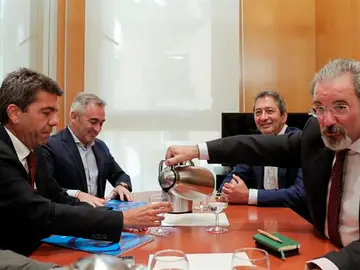 Acuerdo en Valencia entre PP y Vox Acuerdo en Valencia entre PP y Vox