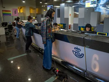 Vista de una oficina de Correos en Madrid Vista de una oficina de Correos en Madrid