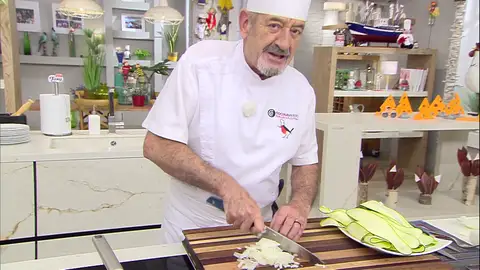 El mensaje de Arguiñano al equipo de 'El Hormiguero': "Cuidado que a cebolla no me gana nadie" El mensaje de Arguiñano al equipo de 'El Hormiguero': "Cuidado que a cebolla no me gana nadie"