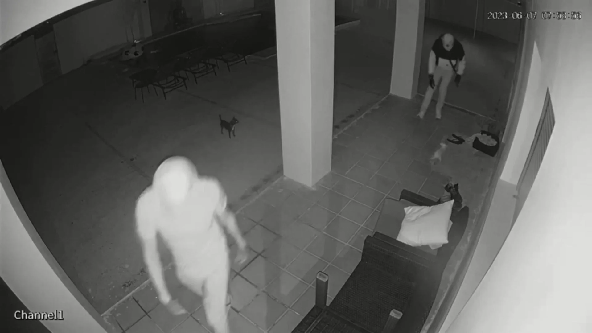 Imagen de los ladrones de Sanlúcar de Barrameda Antena 3 Noticias