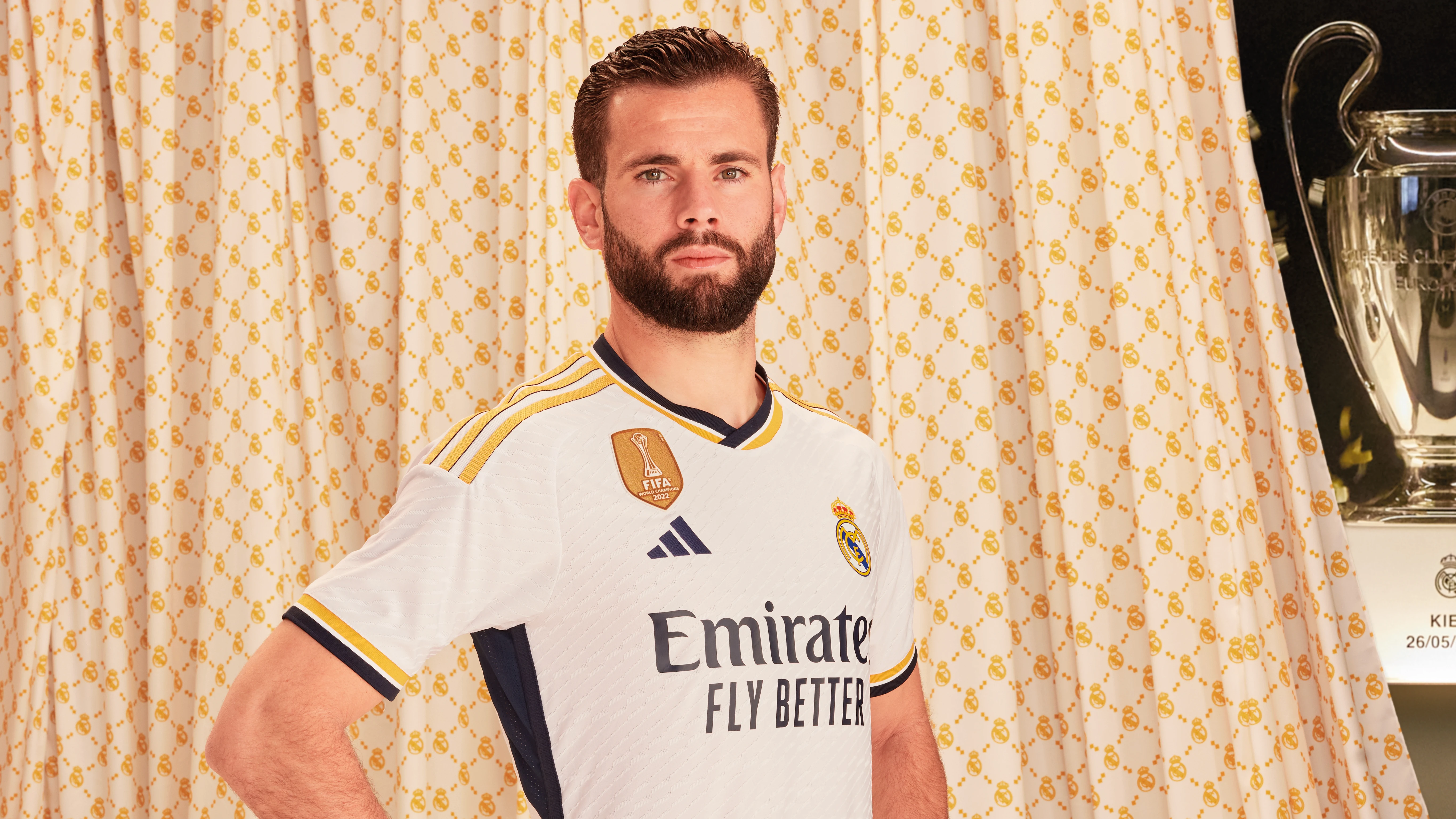 Nacho, capitán del Real Madrid, posa con la nueva camiseta Nacho, capitán del Real Madrid, posa con la nueva camiseta