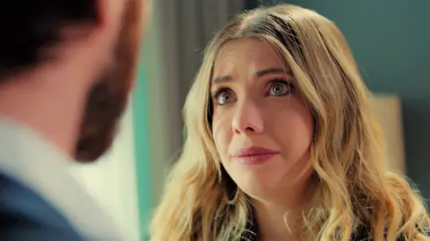 Yildiz hace creer a Kemal que aún siente algo por él: “Todavía te quiero” Yildiz hace creer a Kemal que aún siente algo por él: “Todavía te quiero”