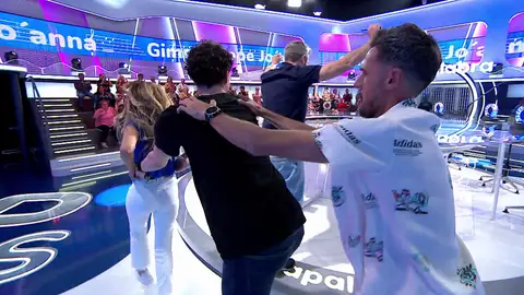 ‘La Pista’ se descontrola con la explosiva conga de Natalia, Fer y Chema Martínez ‘La Pista’ se descontrola con la explosiva conga de Natalia, Fer y Chema Martínez