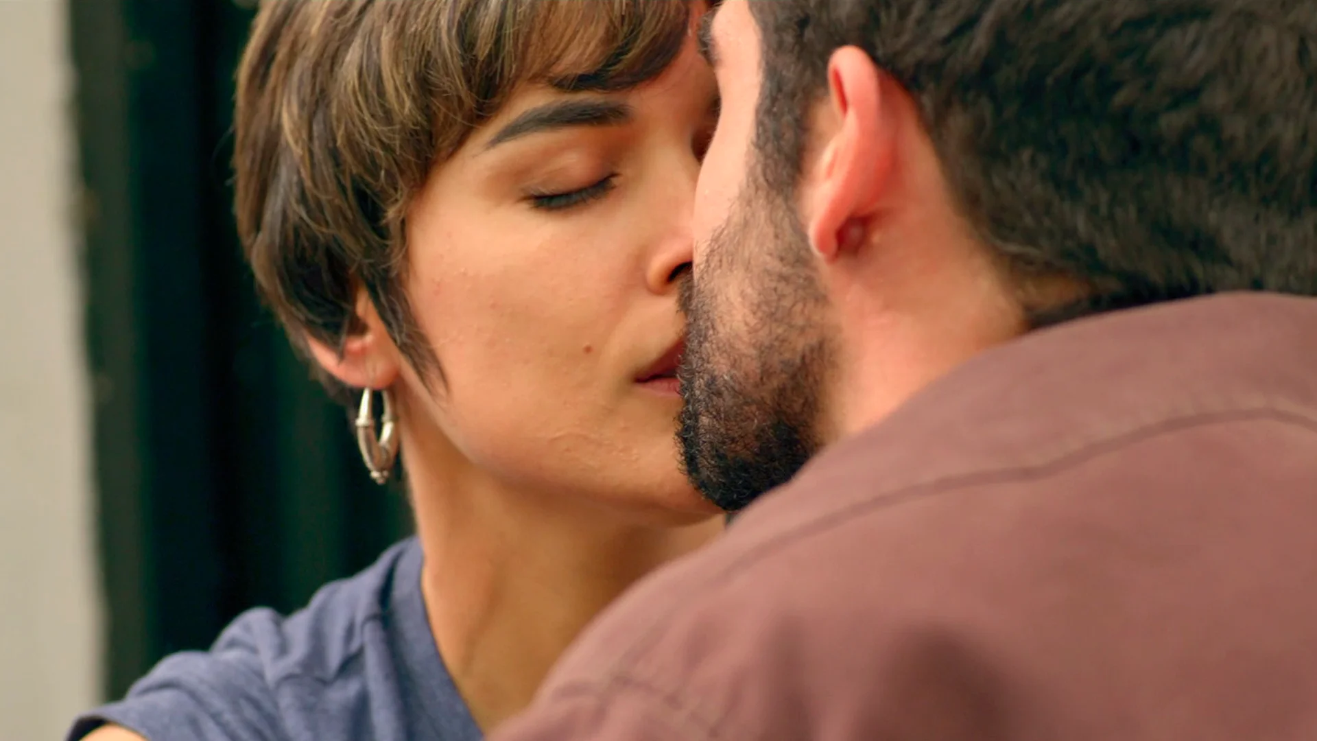 Fabio se lanza y besa a Manuela: “Me alegra vivir esto contigo” Fabio se lanza y besa a Manuela: “Me alegra vivir esto contigo”