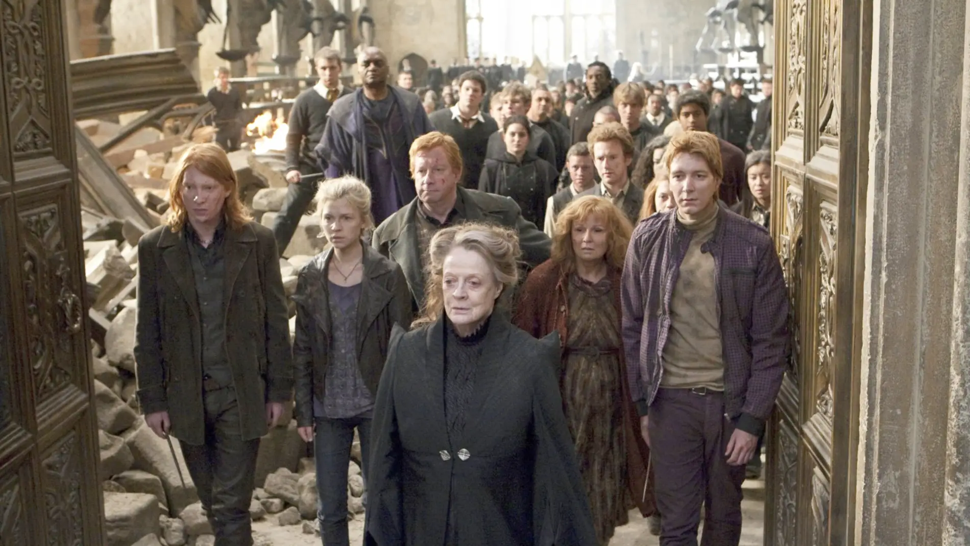Maggie Smith como la profesora McGonagall en la batalla de Hogwarts al final de 'Harry Potter'