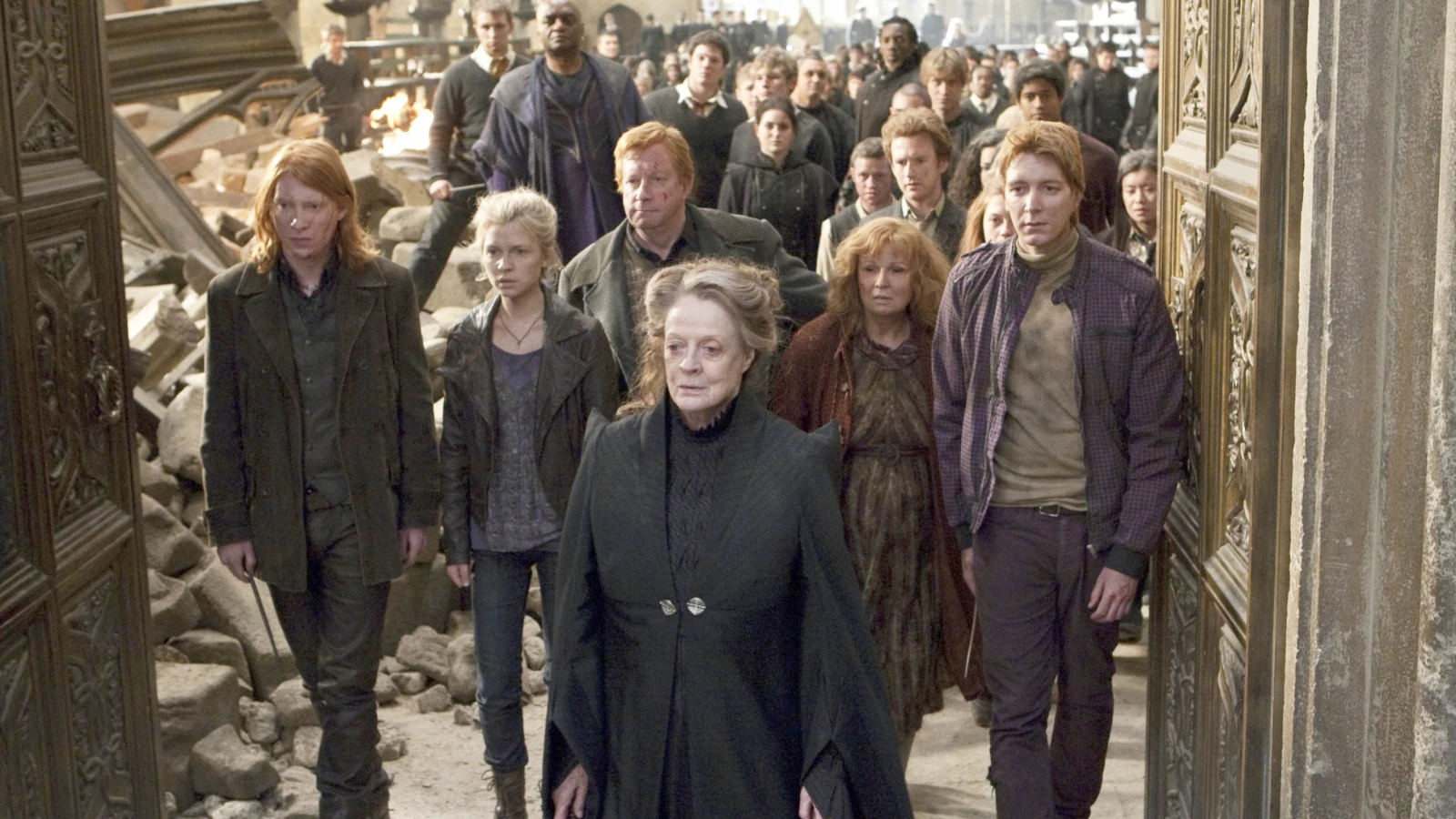 Maggie Smith como la profesora McGonagall en la batalla de Hogwarts al final de 'Harry Potter' Maggie Smith como la profesora McGonagall en la batalla de Hogwarts al final de 'Harry Potter'