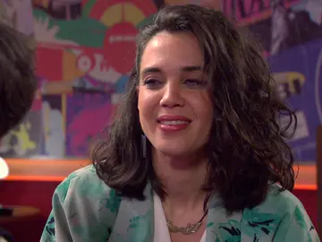 Gloria sorprende a Guillermo con una picante propuesta mientras lo besa apasionadamente en el King's Gloria sorprende a Guillermo con una picante propuesta mientras lo besa apasionadamente en el King's