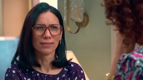 Manolita pone en su sitio a Nieves tras descubrir su traición: “¡Te va a caer una buena!” Manolita pone en su sitio a Nieves tras descubrir su traición: “¡Te va a caer una buena!”