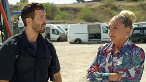 Amparo, en el punto de mira de Héctor: el policía, cada vez más cerca de Manuela Amparo, en el punto de mira de Héctor: el policía, cada vez más cerca de Manuela