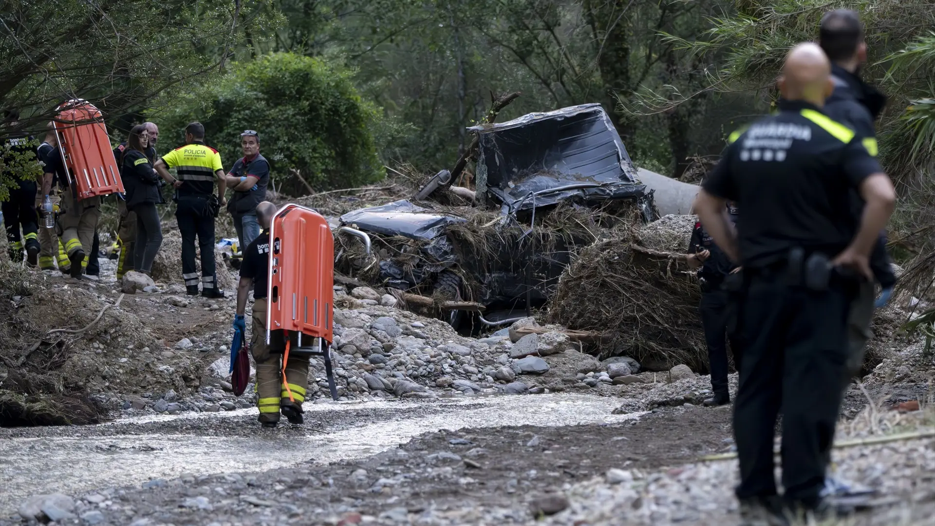 Encuentran un cadáver en un coche en una riera seca de Ullastrell (Barcelona) tras las lluvias Encuentran un cadáver en un coche en una riera seca de Ullastrell (Barcelona) tras las lluvias