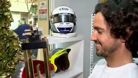 Albert Costa posa con el trofeo de las 24 horas de Le Mans Albert Costa posa con el trofeo de las 24 horas de Le Mans