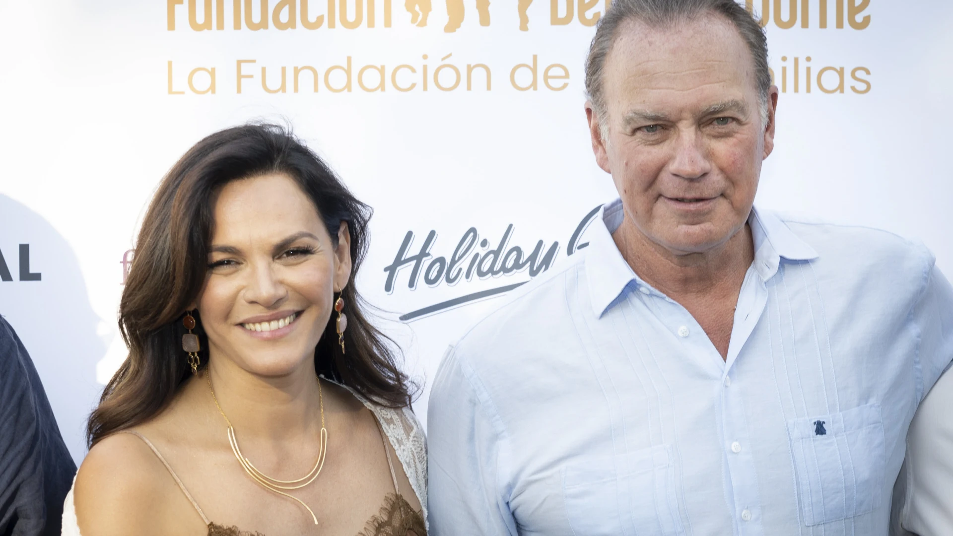 Fabiola Martínez y Bertín Osborne posando juntos Fabiola Martínez y Bertín Osborne posando juntos