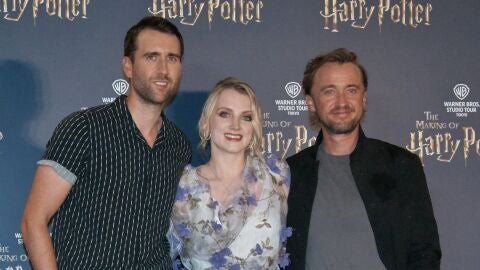 Matthew Lewis, Evanna Lynch y Tom Felton en el parque 'Harry Potter' de Tokio