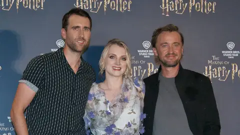 Matthew Lewis, Evanna Lynch y Tom Felton en el parque 'Harry Potter' de Tokio Matthew Lewis, Evanna Lynch y Tom Felton en el parque 'Harry Potter' de Tokio