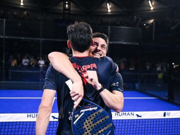 Di Nenno y Stupaczuk celebran su victoria en el French Padel Open