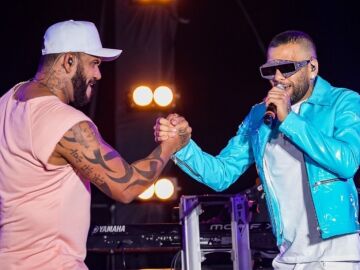 Ney y Dani Alves, en un concierto