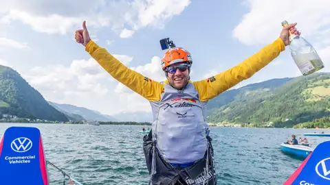 Christian Maurer celebra su victoria en la X-Alps 2023 Christian Maurer celebra su victoria en la X-Alps 2023