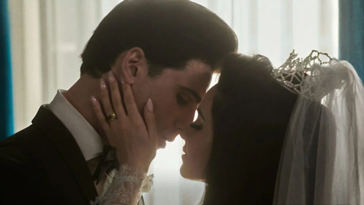 Jacob Elordi y Cailee Spaeny como Elvis y Priscilla Jacob Elordi y Cailee Spaeny como Elvis y Priscilla