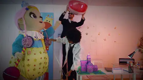 Un diente, una pelota y “no hace más que crecer”... Las pistas más significativas de Bebé Un diente, una pelota y “no hace más que crecer”... Las pistas más significativas de Bebé