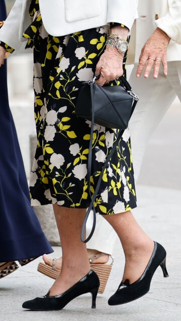 El bolso de Loewe de la reina Sofía