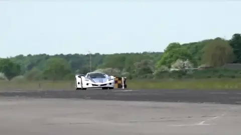 El Aspark Owl, en una prueba de velocidad El Aspark Owl, en una prueba de velocidad