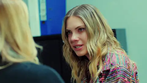 Yildiz, muy decepcionada con Asuman, le exige que espere para contarle la verdad sobre su padre a Zeynep Yildiz, muy decepcionada con Asuman, le exige que espere para contarle la verdad sobre su padre a Zeynep