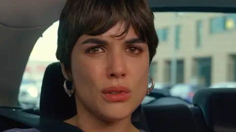 Manuela, ante su peor pesadilla: ¡detenida por la policía y sin un futuro al lado de Paloma! Manuela, ante su peor pesadilla: ¡detenida por la policía y sin un futuro al lado de Paloma!