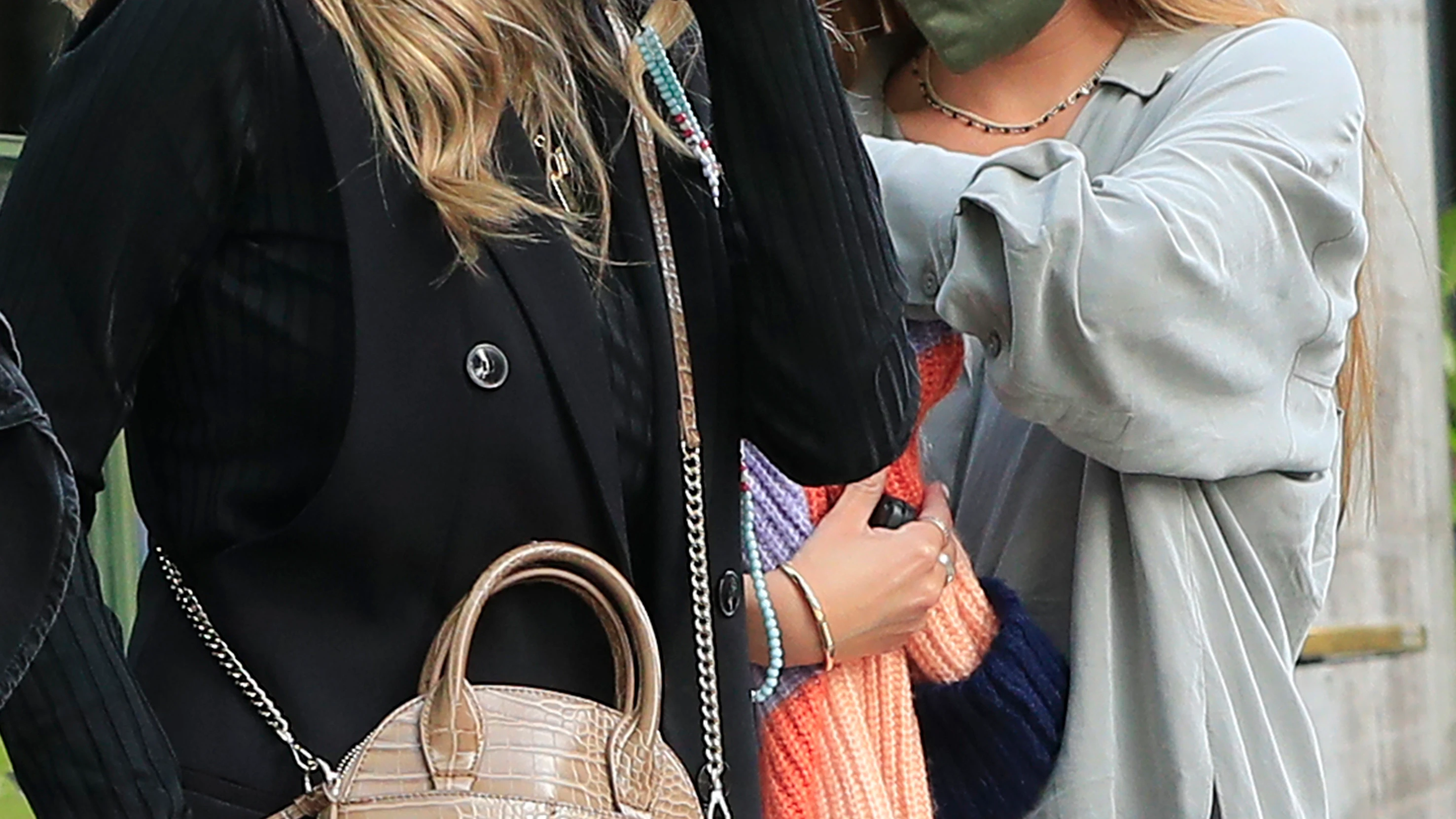 María Pombo y su hermana, Lucía Pombo María Pombo y su hermana, Lucía Pombo