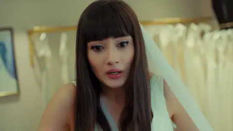 ¡Zeynep sufre un ataque de pánico al probarse el vestido de novia! ¡Zeynep sufre un ataque de pánico al probarse el vestido de novia!