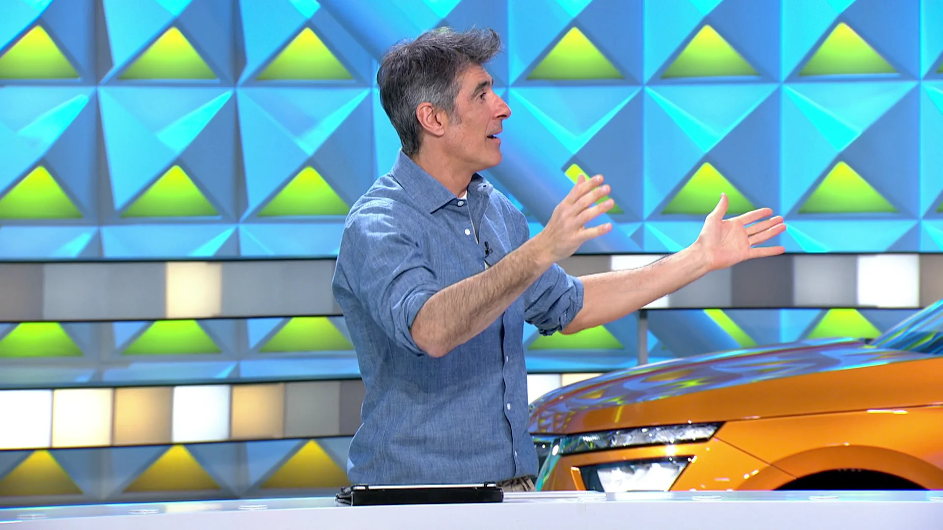 Jorge Fernández hace de director de orquesta con… ¡El ‘Feliz cumpleaños’ peor cantado de la historia! Jorge Fernández hace de director de orquesta con… ¡El ‘Feliz cumpleaños’ peor cantado de la historia!
