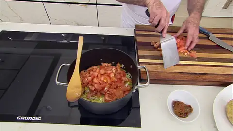 Añade también el tomate seco Añade también el tomate seco