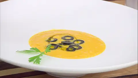 Crema ligera de tomate, de Arguiñano: "Muy apetecible, me encanta" Crema ligera de tomate, de Arguiñano: "Muy apetecible, me encanta"