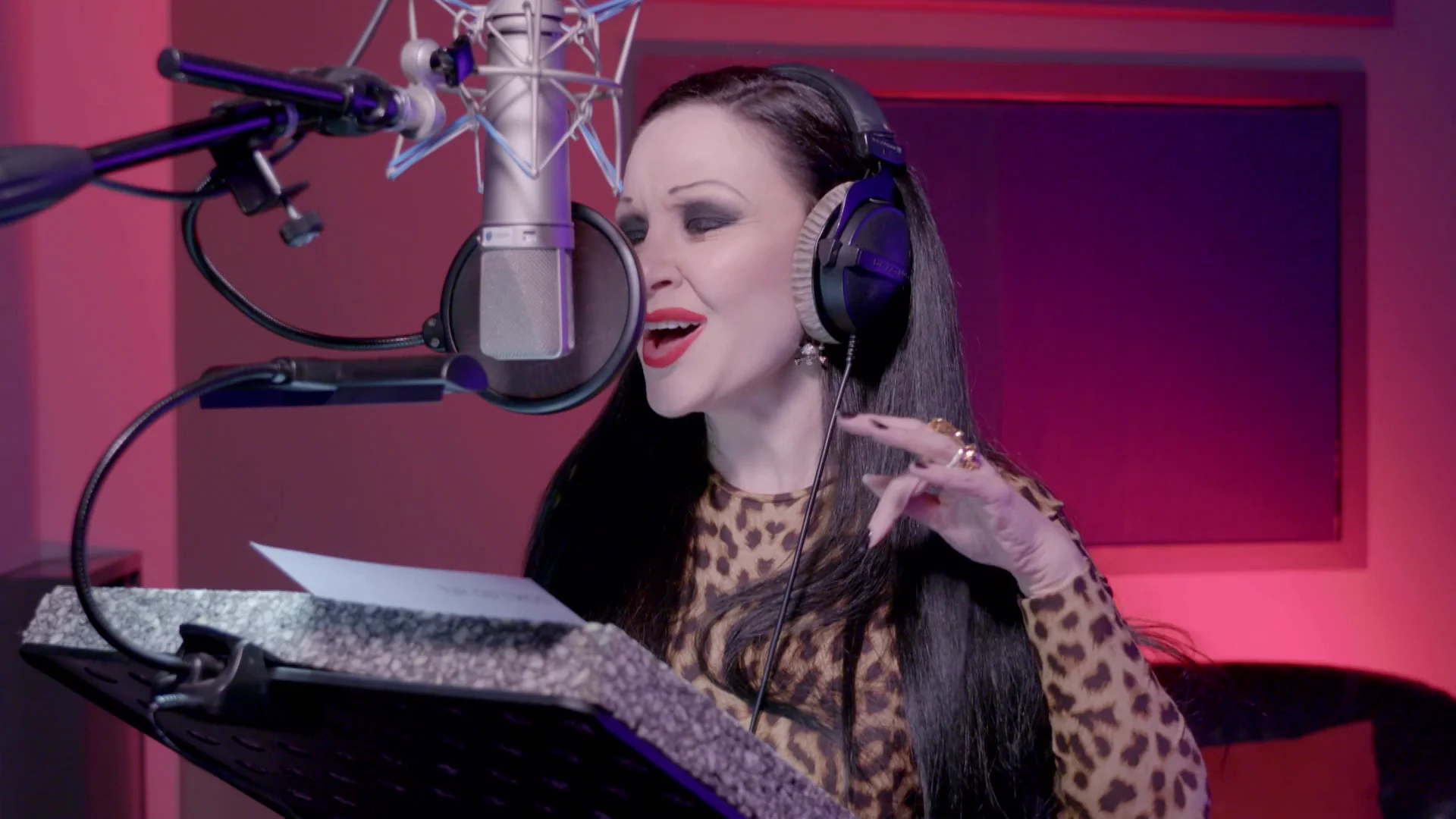 El esfuerzo de Alaska para ocultar su voz: "Tuve que cantar en lugares donde a mí no me gustaba cantar" El esfuerzo de Alaska para ocultar su voz: "Tuve que cantar en lugares donde a mí no me gustaba cantar"