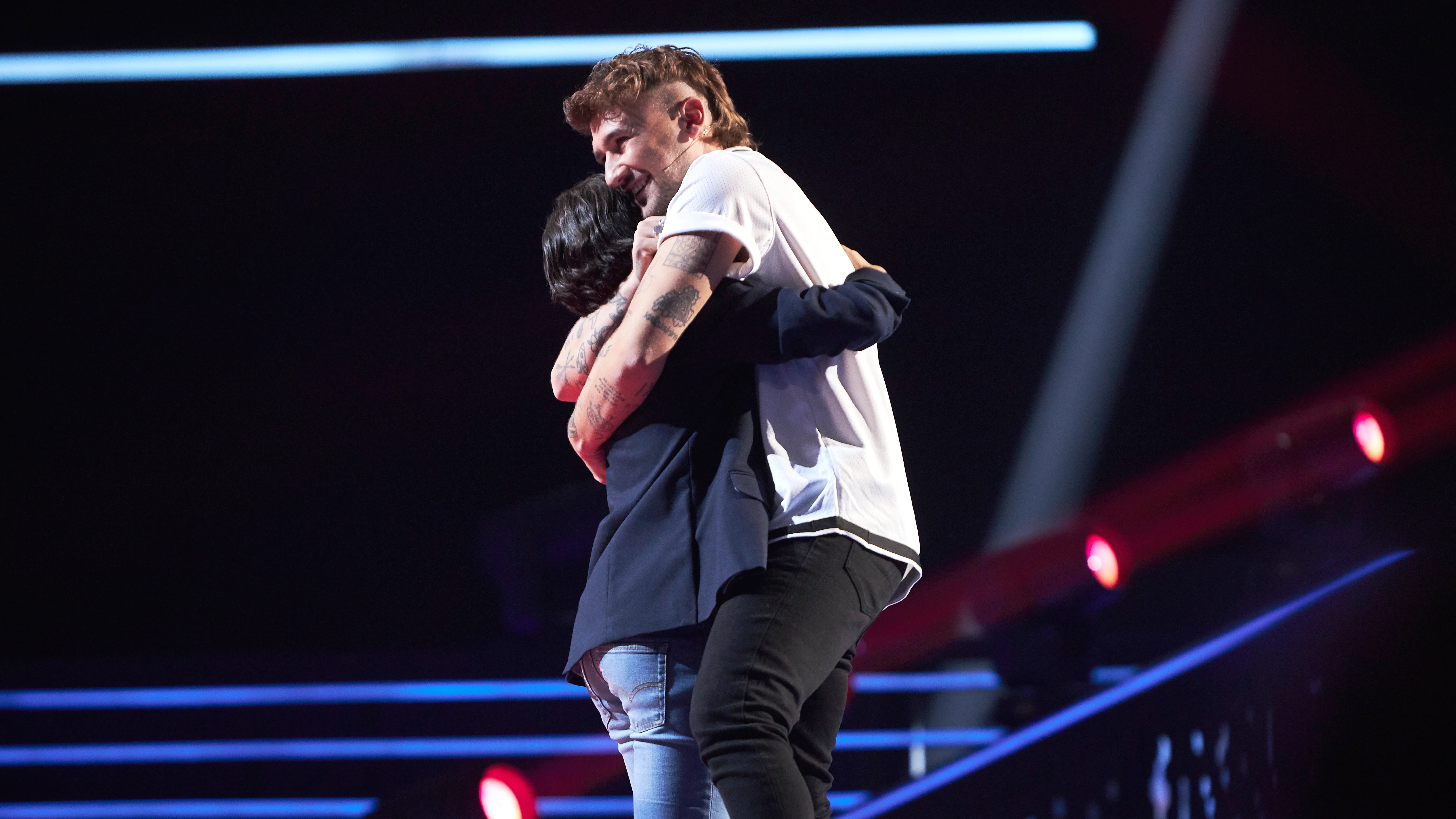 Dani Fernández y Juanvi se abrazan en 'La Voz Kids' Dani Fernández y Juanvi se abrazan en 'La Voz Kids'