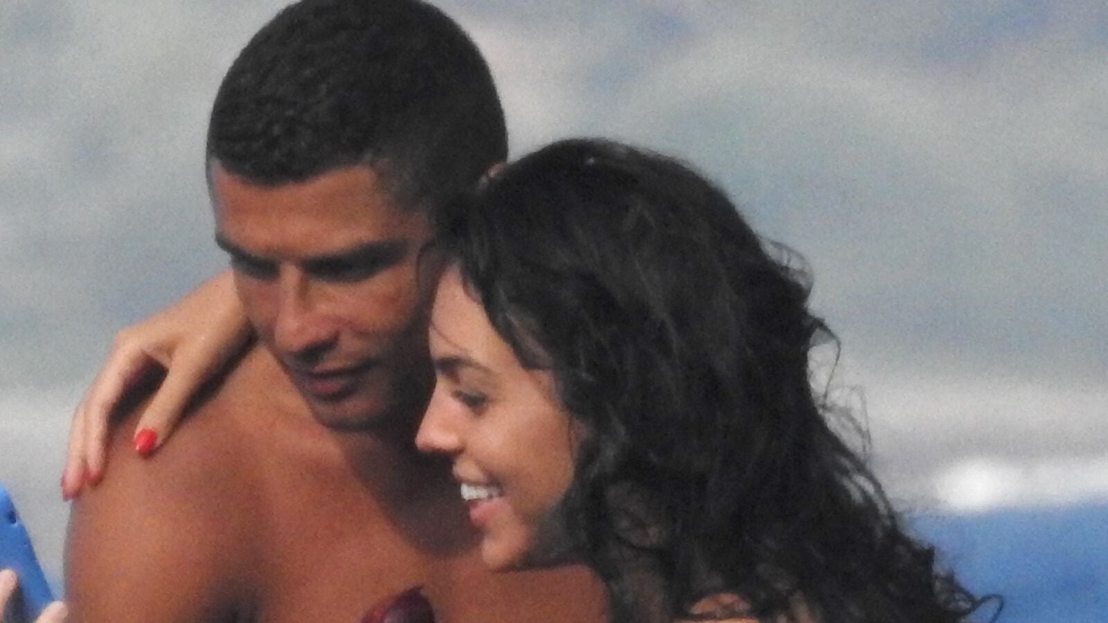 Georgina Rodríguez presume de cuerpazo en bikini junto a Cristiano Ronaldo en Cerdeña