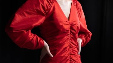 ¿Te han invitado a una boda? No vistas de rojo 