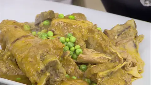 Receta de cabrito con patatas y guisantes en su salsa Karlos Arguiñano nos enseña un plato de carne con patata nueva que hay que probar. ¡Menudo sabor!