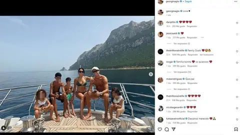 Georgina Rodríguez y Cristiano Ronaldo junto a cuatro de sus hijos Georgina Rodríguez y Cristiano Ronaldo junto a cuatro de sus hijos