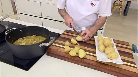 Parte las patatas por la mitad paso 3