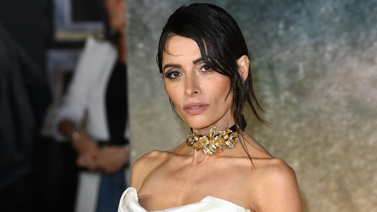 Sarah Shahi demuestra con una foto en topless si sus pechos eran reales en 'Sexo/Vida'