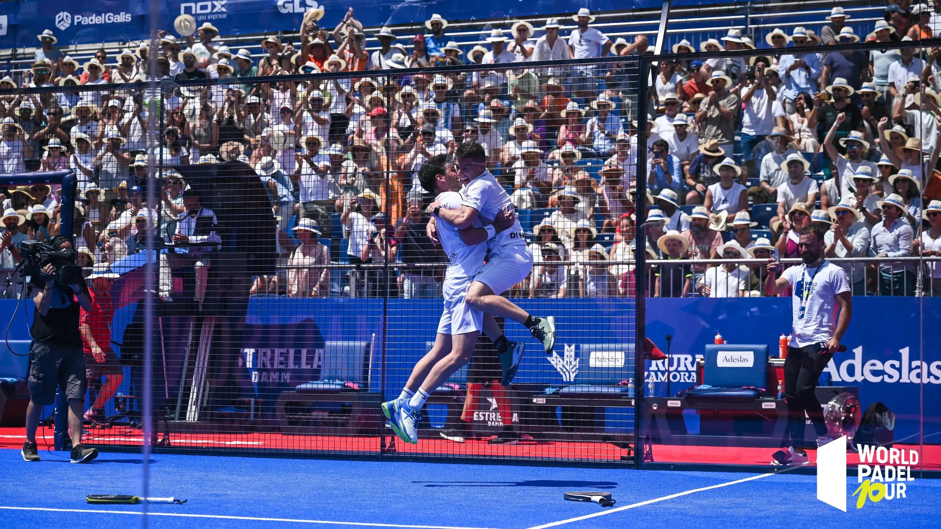 Franco Stupaczuk y Martin Di Nenno celebra su victoria ante Tapia y Coello Franco Stupaczuk y Martin Di Nenno celebra su victoria ante Tapia y Coello