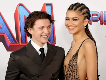 Tom Holland y Zendaya, juntos y sonrientes Tom Holland y Zendaya, juntos y sonrientes