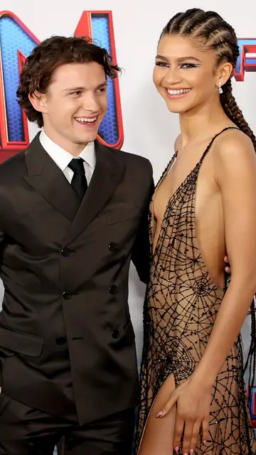 Tom Holland y Zendaya, juntos y sonrientes Tom Holland y Zendaya, juntos y sonrientes