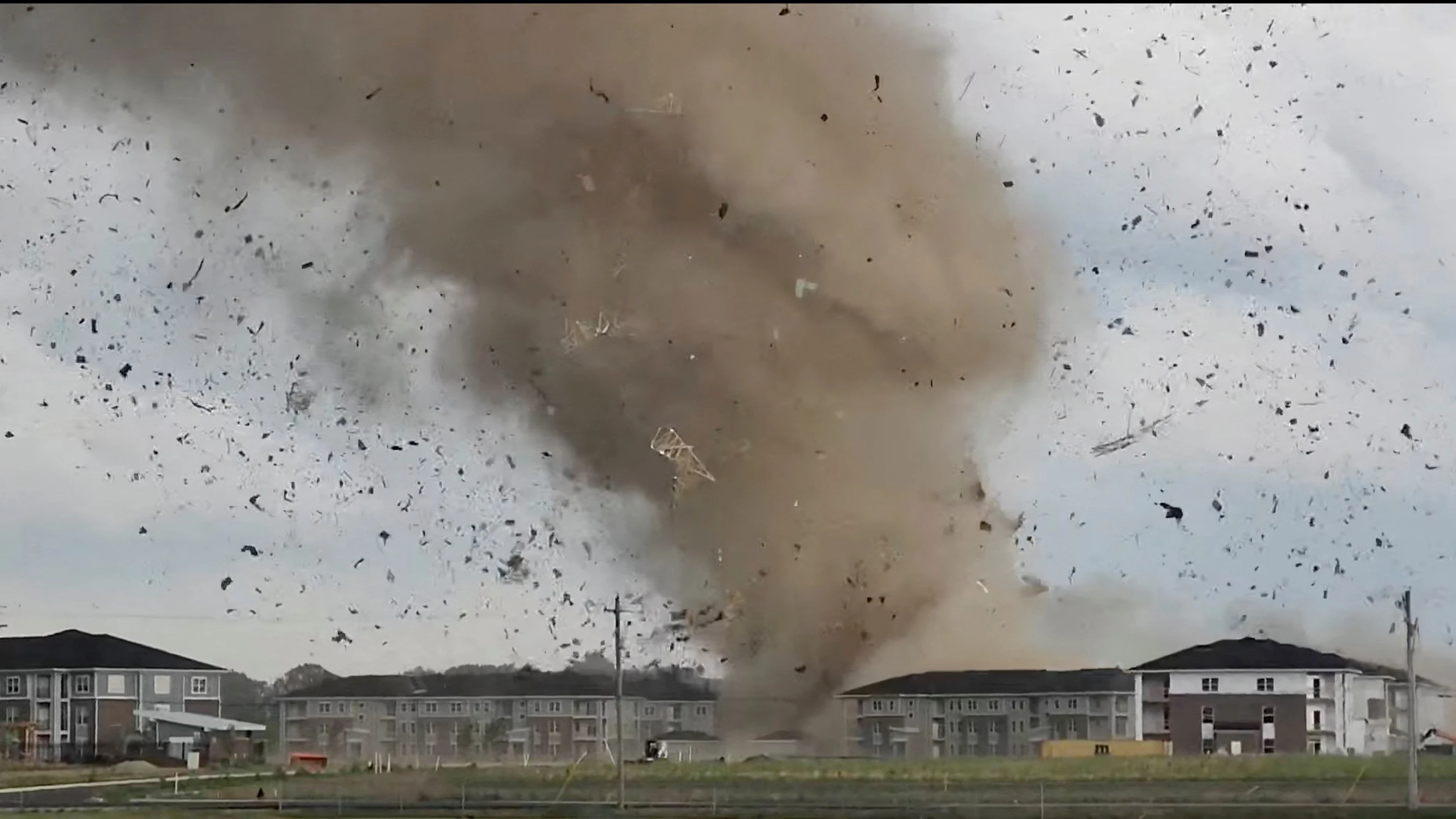 Devastador tornado en Indiana