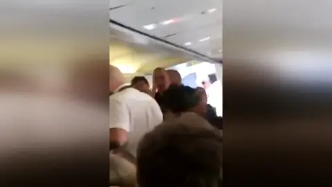 Pelea a bordo de un avión