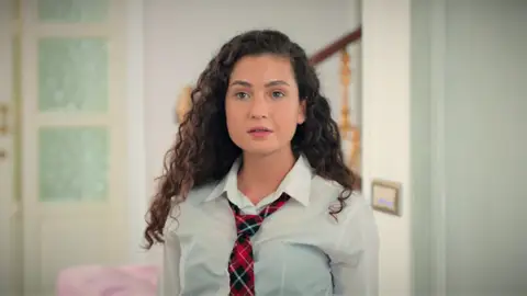 En el próximo capítulo de 'Hermanos': Oğulcan y Aybike visitan por primera vez la mansión en la que ahora viven sus primos En el próximo capítulo de 'Hermanos': Oğulcan y Aybike visitan por primera vez la mansión en la que ahora viven sus primos